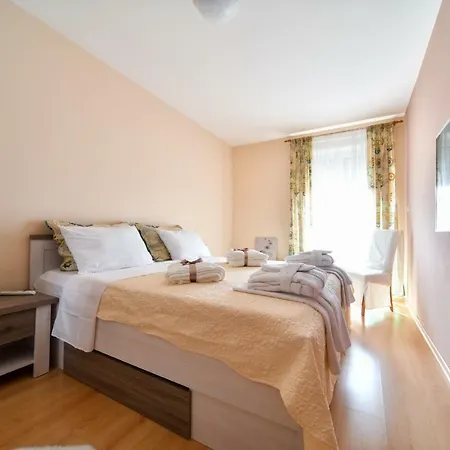 Deluxe Valentina Apartment