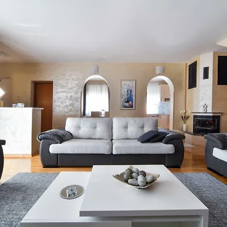 Apartment Deluxe Valentina *