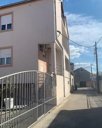 Deluxe Valentina * 扎达尔