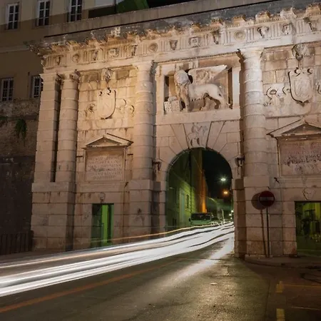 Deluxe Valentina 扎达尔